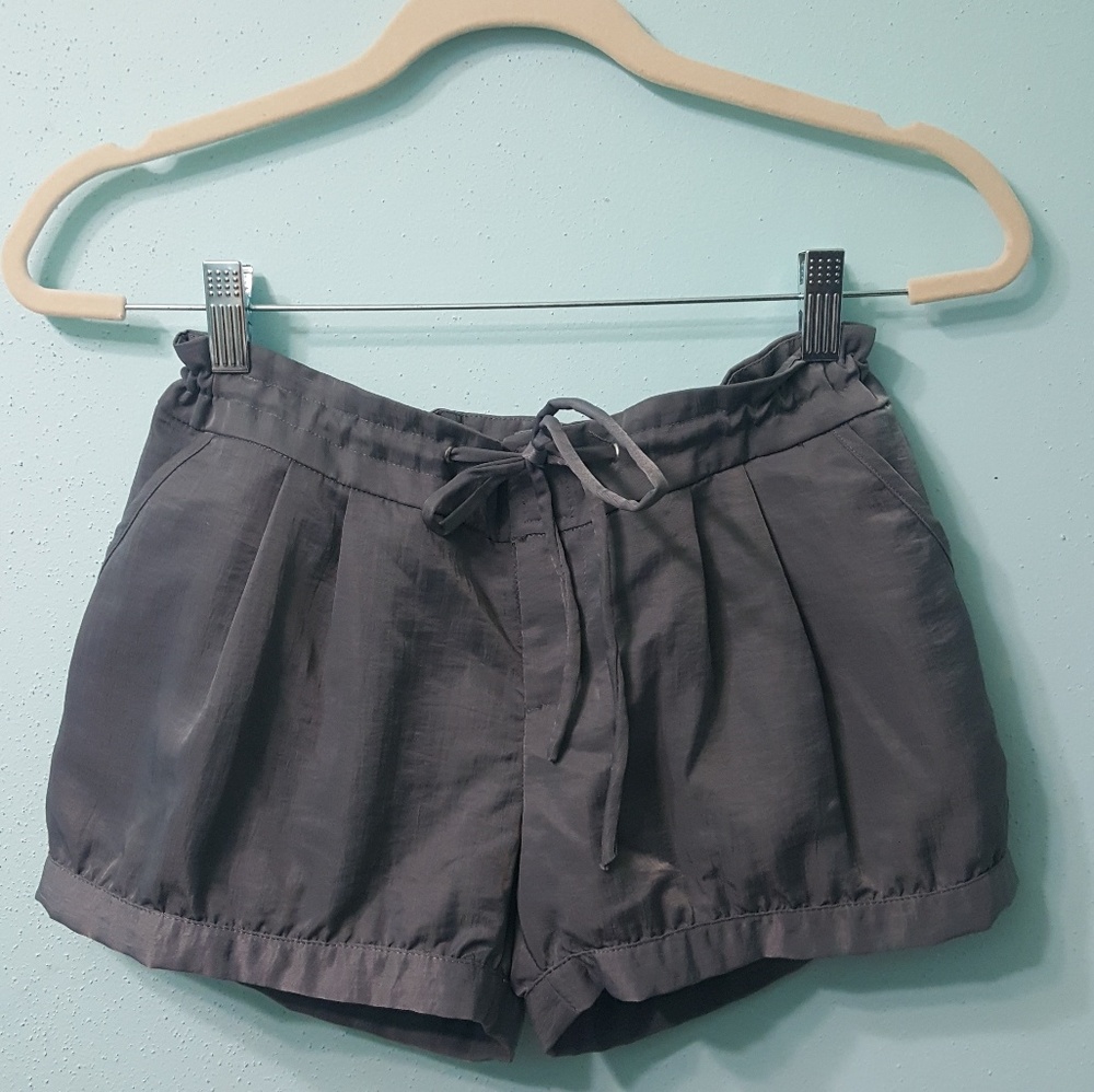 Bubble Short On Trend Vintage bebe NWOT Nylon Gray Size Small